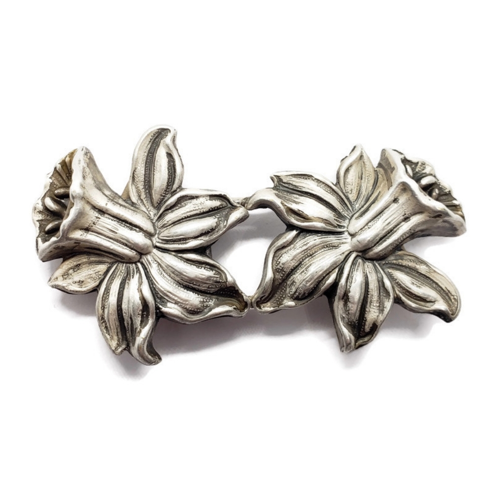 c1890 FN&Co 900 Silver Daffodil Nurses Buckle